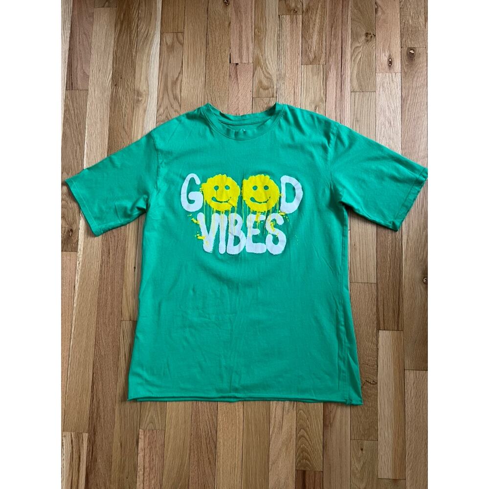 Organic Generation Boutique Green Smiley Face Spray Paint T-shirt Teen (size S)